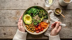 Ausgewogenes Verhältnis von Proteinen, Fetten und Kohlenhydraten zur Gewichtsreduktion