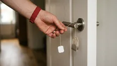 Ich habe den Teebeutel an die Tür gehängt – meine Freundin hat gelacht, jetzt macht sie es auch: ein einfacher Trick